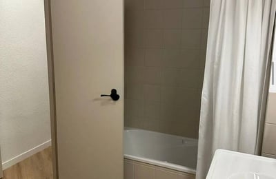 Rental of a large bright apartment with 2 bedrooms, 125 m², Alicante, Spain